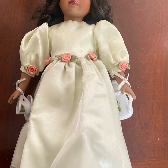 Black porcelain doll on stand - Picture 6 of 16